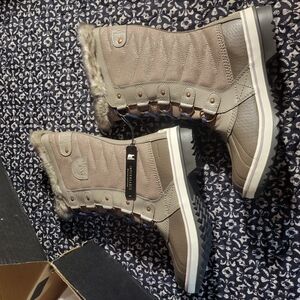 Sorel Women's Lace Up Boots - Gray and Tan